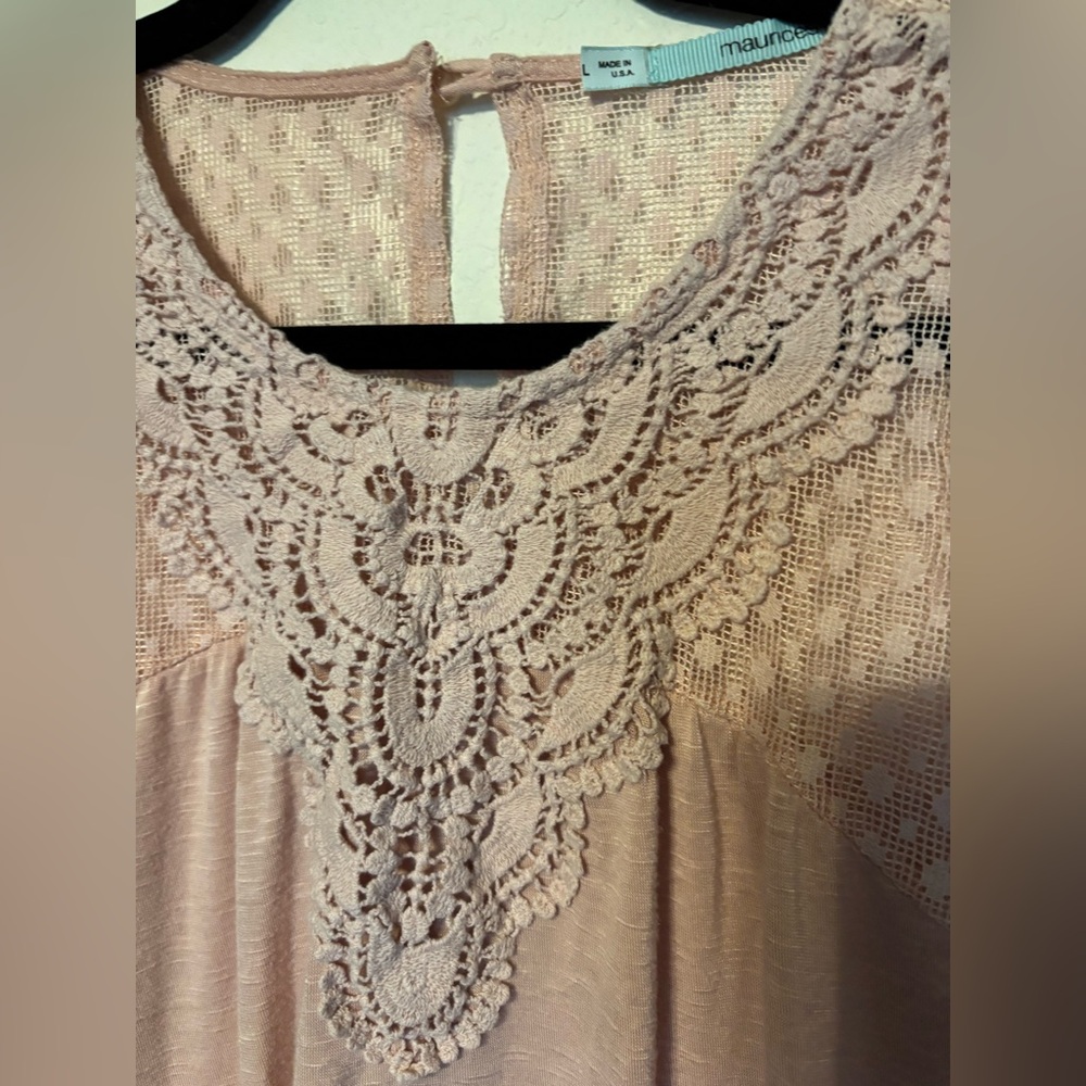 Maurices Blush Pink Crochet Yoke Boho Tee Top Like New Large - Picture 5 of 6